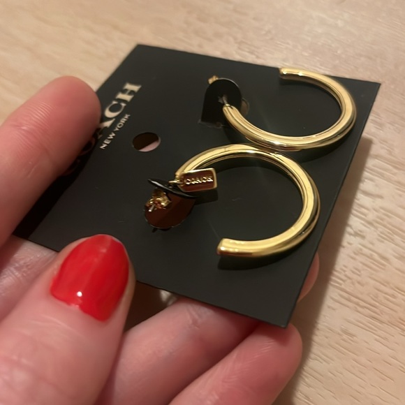 Coach medium hoop earrings - Picture 3 of 3